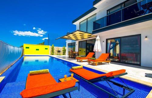 Uzumlu Villa | Gala açık ve kapalı havuzu bulunan lüks villa