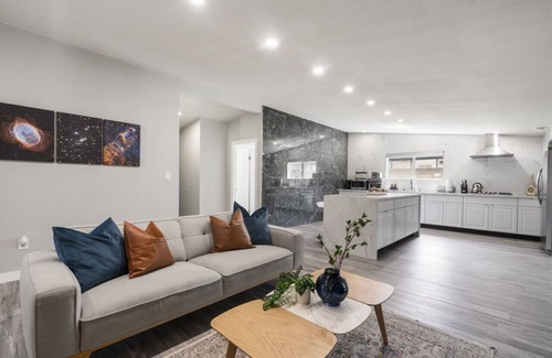 Southwest Anaheim Casa | Galactic Getaway:Close to Disney with Pool & Games