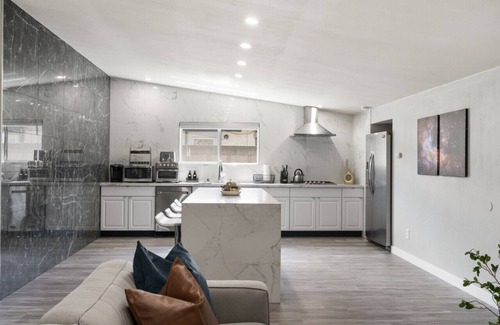 Southwest Anaheim Casa | Galactic Getaway:Close to Disney with Pool & Games