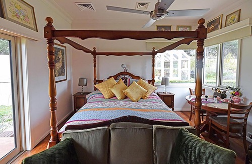Limonite Cama Y Desayuno | Galahad's Animal Sanctuary B&B
