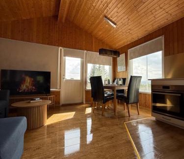 Blaskogabyggd Casa | Galdur Cottage- heart of Golden Circle with hot tub