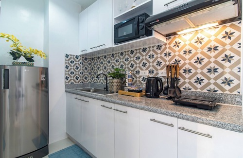 Mandaue Apartamento | Galena by J&J ( 1BR | WiFi | Netflix | Pool )
