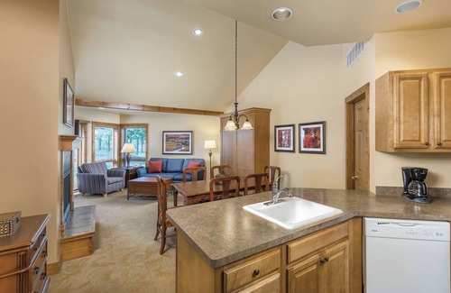 Hanover Complejo | Galena, IL: 1 dormitorio w / chimenea, bañera de hidromasaje, piscina Resort y actividades al aire libre