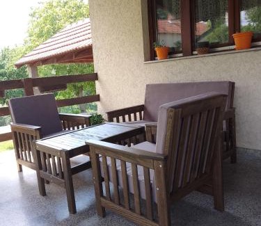 Lipovac Apartamento | Galerija Jovanović