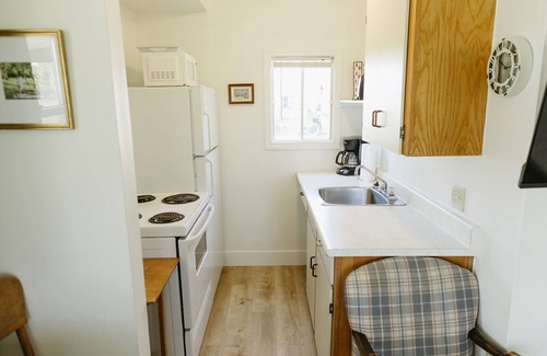 Stratford Cabaña | Gallant Cottage-PEI Charm, updated cottage with AC near Charlottetown. Waterview