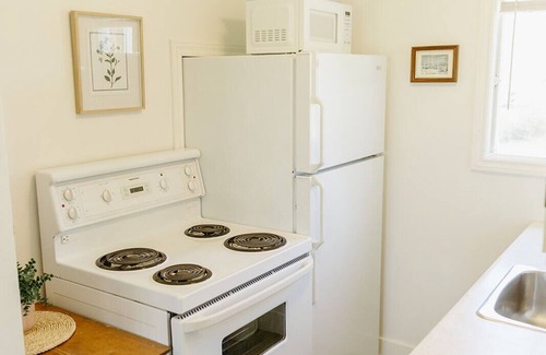 Stratford Cabaña | Gallant Cottage-PEI Charm, updated cottage with AC near Charlottetown. Waterview