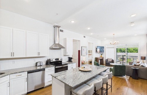Inglewood Cabaña | Gallatin Retreat-private Balcony-in East Nashville