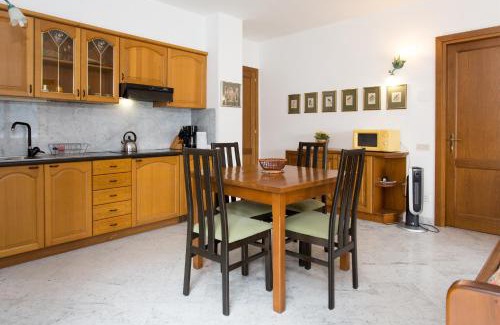 San Mamete Apartamento | Galleria Albogasio Apartment 14539