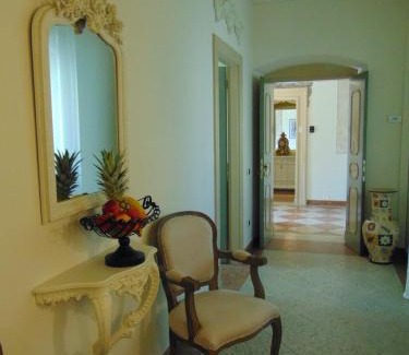 Sarnico Casa | GALLERIA IMPERIALE Relais de Charme