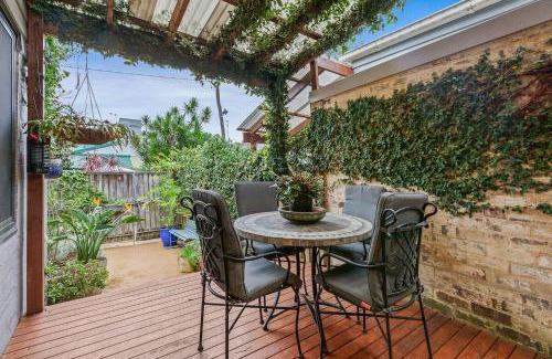 Newtown Casa | 'Gallery Getaway' Newtown - Alexandria Creative Hub