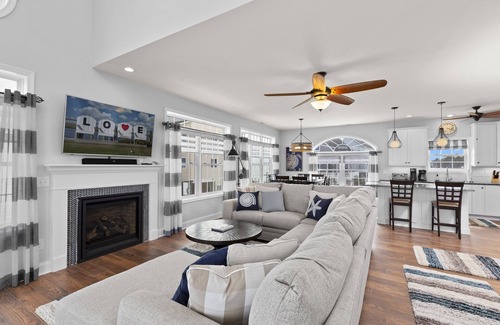 Captain's Cove Casa | Gallops Point - Luxury on the Chincoteague Bay!