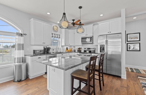 Captain's Cove Casa | Gallops Point - Luxury on the Chincoteague Bay!