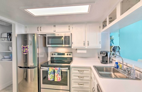 Galveston Condominio | Galveston Oceanfront Condo w/ Balcony + View!