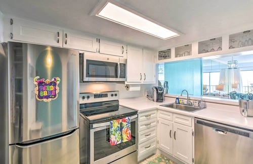 Galveston Condominio | Galveston Oceanfront Condo w/ Balcony + View!