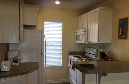 Galveston Villa | Galveston, TX, EE. UU. ~ 2/2 Villa con cocina ~ SLPS 6 ~ Resort: mini golf, piscina, parrilla, ++