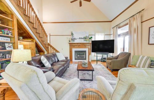 Smith Mountain Estates Casa | Game Day Getaway on Lake Martin with Private Dock