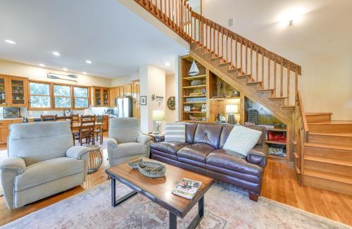 Smith Mountain Estates Casa | Game Day Getaway on Lake Martin with Private Dock