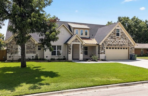 Central Arlington Casa | Game Day Getaway