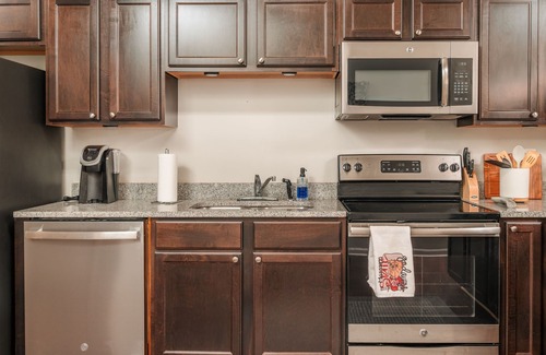 Starkville Condominio | Game Day Ready | MSU Condo | Walk Everywhere