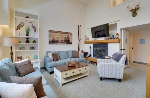Lake Harmony Apartamento | Game Room and BBQ Waterfront Lake Harmony Condo!