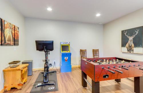 Blue Ridge Casa | Game Room and Hot Tub Cabin 9 Mi to Blue Ridge!