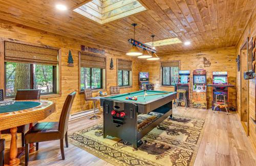 Pocono Lake Casa | Game Room and Hot Tub Pine Bear Pocono Lake Cabin