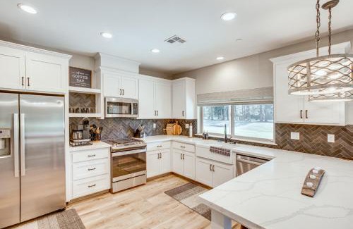 Arnold Casa | Game Room and Pool Access Spacious Cabin in Arnold