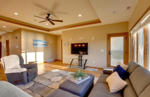 Lake Park Casa | Game Room and Views Family Retreat on Silver Lake