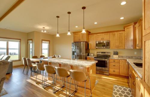 Lake Park Casa | Game Room and Views Family Retreat on Silver Lake