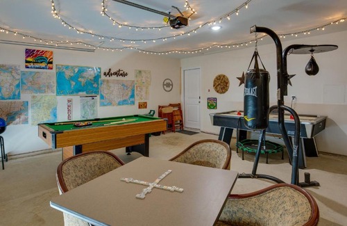 Gun Barrel City Casa | Game Room and Walk to Beach Gun Barrel City Gem!