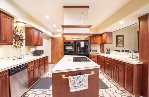 Helmsburg Casa | Game room, Complete Retreat, Stonehaven