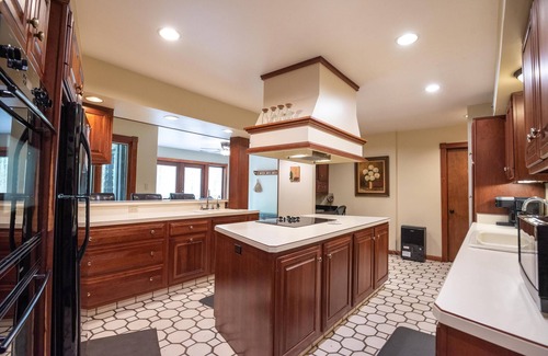 Helmsburg Casa | Game room, Complete Retreat, Stonehaven