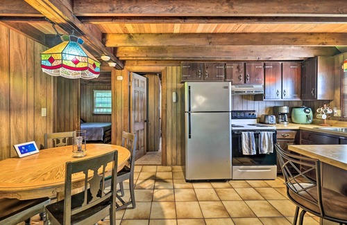 Pocono Lake Cabina | Game Room & Fire Pit: Tree-Lined Pocono Lake Cabin