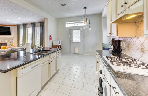 South Arlington Casa | Game Room, Hot Tub & Pool! Grand Prairie Getaway