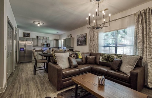 Sevierville Cabina | Game Room-Hot tub-Fire pit-Dog friendly