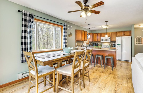 Albrightsville Cabaña | Game Room + Lake Access: Albrightsville Escape