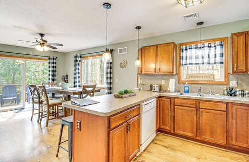 Albrightsville Cabaña | Game Room + Lake Access: Albrightsville Escape