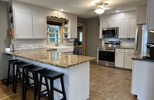 Amery Casa | Game Room! -Lakefront 5BRM - Huge Yard