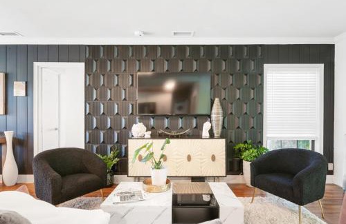 Pinewood Park Casa | Game Room Pool Fun, Close To Downtown Life