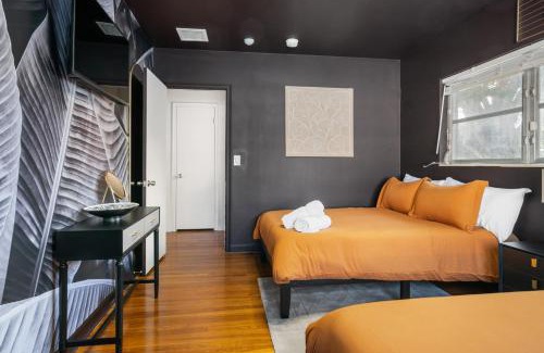 Pinewood Park Casa | Game Room Pool Fun, Close To Downtown Life