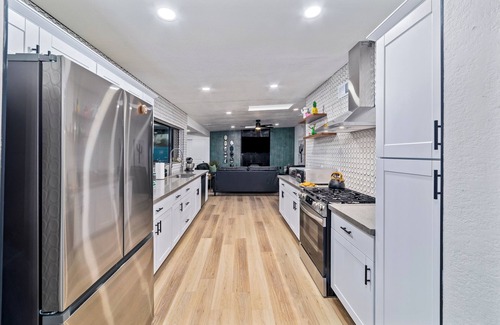 Tucson Casa | Game Room-Pool w/heated jacuzzi-Waffles-2 California King Beds-U of A 8 miles