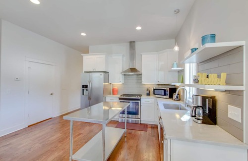 Eighth Avenue Casa | *Game Room* Rooftop Deck* Close to Downtown*