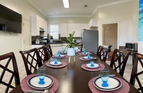 Long Beach Casa | GaMe RoOm, Sleep 12, Colorful Back Yard, Beach(A)