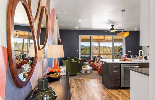Leicester Casa | Game Room + Spa Stay, Sauna, Hot Tub, Dogs OK
