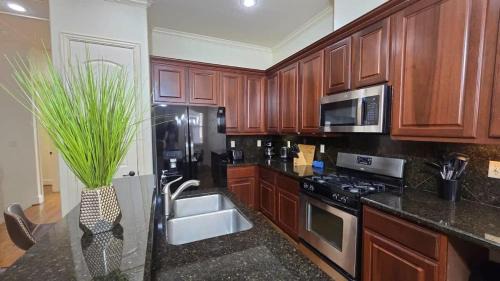 Woodlake - Briar Meadow Casa | Game & Soak Retreat 3BR Private Jacuzzi Pool Table