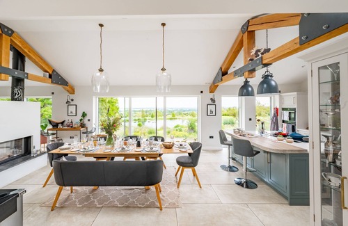Stratford-upon-Avon Cabaña | Gamekeeper's Lodge - sleeps 8 guests in 4 bedrooms
