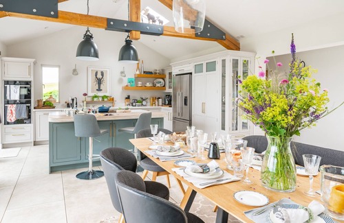 Stratford-upon-Avon Cabaña | Gamekeeper's Lodge - sleeps 8 guests in 4 bedrooms