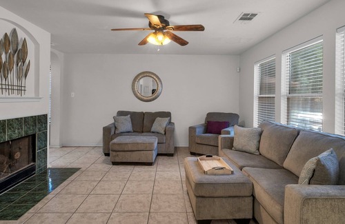 Wetmore Casa | Gameroom! Hot Tub! 25 minutes from Downtown!