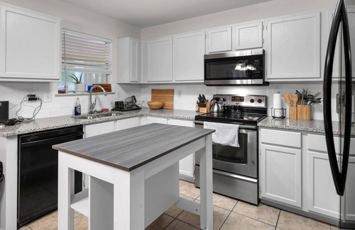 Wetmore Casa | Gameroom! Hot Tub! 25 minutes from Downtown!