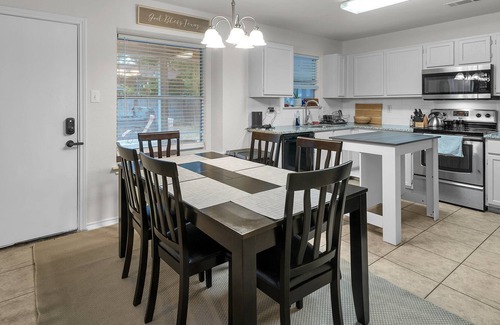 Wetmore Casa | Gameroom! Hot Tub! 25 minutes from Downtown!